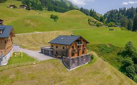 Hus24